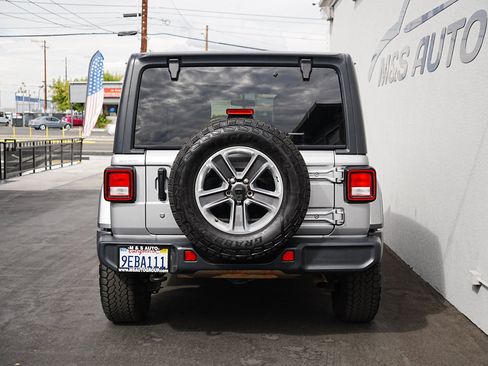 Used 2020 Jeep Wrangler Unlimited Sahara image 5