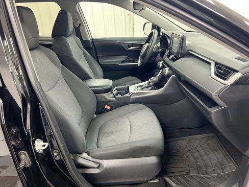 Used 2021 Toyota RAV4 XLE AWD/4WD image 16