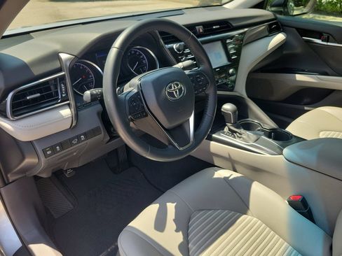 Used 2020 Toyota Camry SE FWD image 16