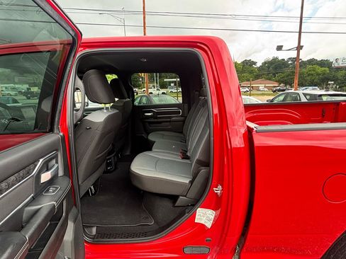 Used 2024 RAM 2500 Big Horn AWD/4WD image 25