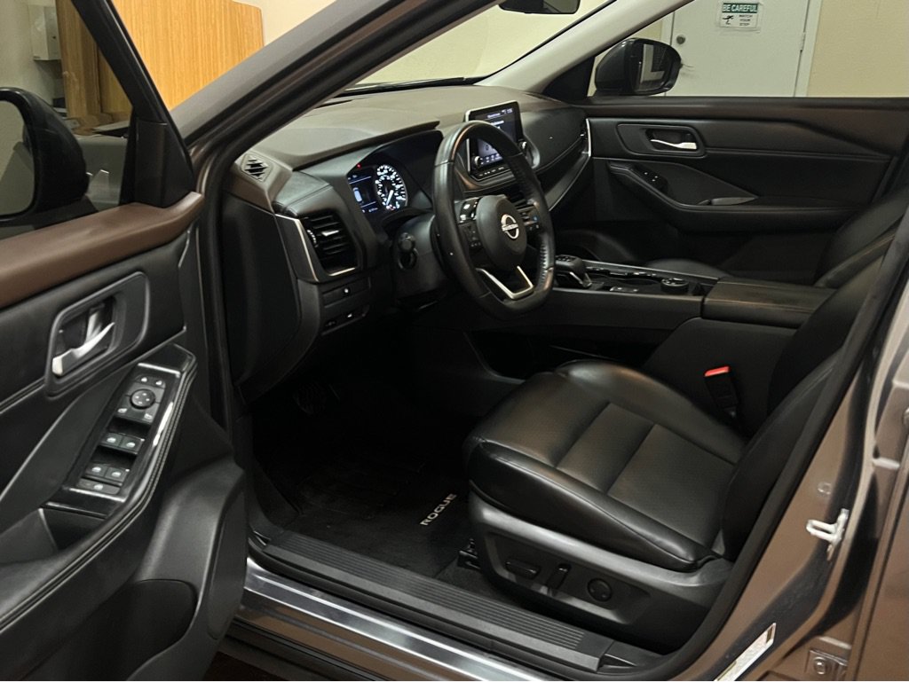 Used 2023 Nissan Rogue SV w/ SV Premium Package AWD/4WD image 19