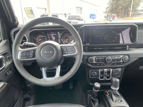 Used 2024 Jeep Wrangler Unlimited Sahara w/ Technology Group image 12