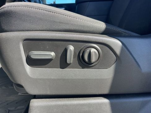 Used 2021 Chevrolet Silverado 1500 LT Trail Boss w/ Bed Protection Package AWD/4WD image 10