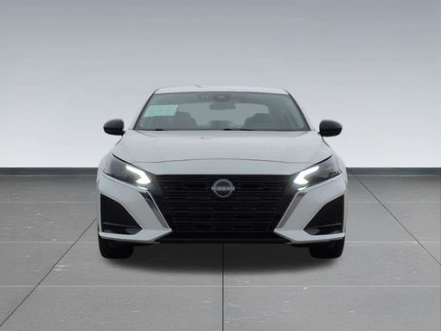 Used 2025 Nissan Altima 2.5 SV FWD image 9