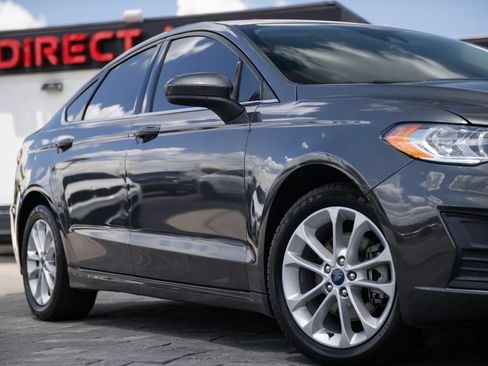 Used 2019 Ford Fusion SE FWD image 3