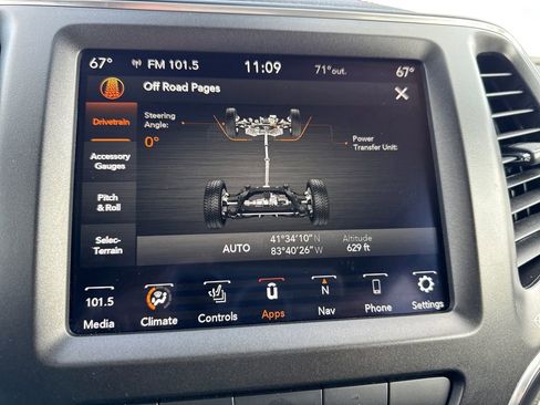 Certified 2023 Jeep Cherokee Trailhawk w/ Premium Leather Package image 34