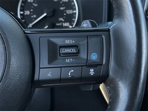 Used 2022 Nissan Rogue SV w/ SV Premium Package image 13