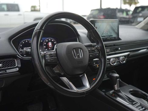 Used 2022 Honda Civic Touring image 2