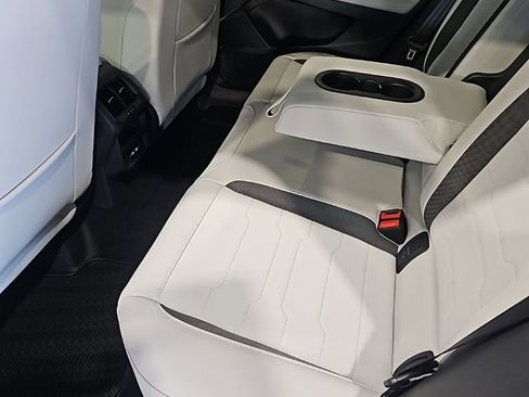 New 2026 Volkswagen Taos SE AWD/4WD image 22