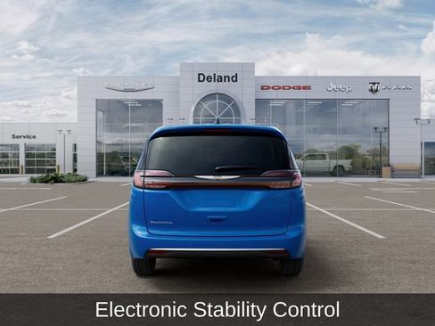 New 2026 Chrysler Pacifica Select FWD image 8