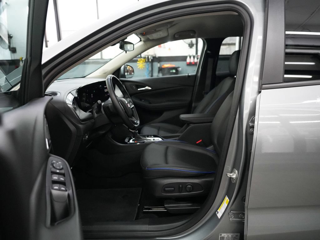 Used 2025 Buick Encore GX Sport Touring w/ Advanced Technology Package AWD/4WD image 29