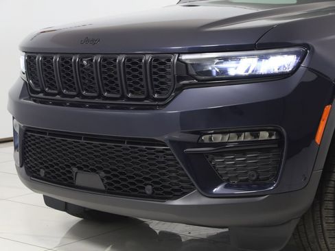 Used 2024 Jeep Grand Cherokee Limited w/ Luxury Tech Group II image 54