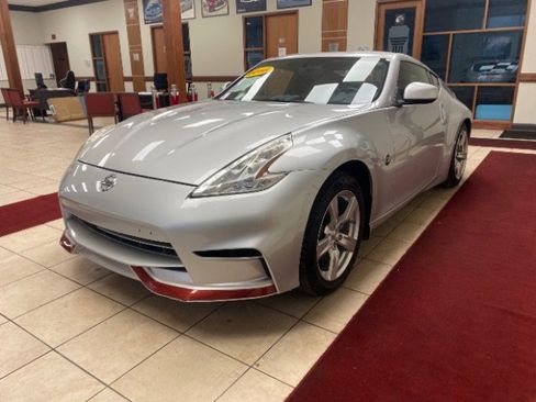 Used 2010 Nissan 370Z Touring image 1