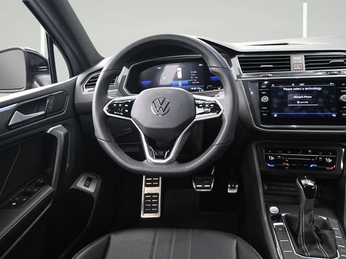 Used 2024 Volkswagen Tiguan SE R-Line FWD image 12