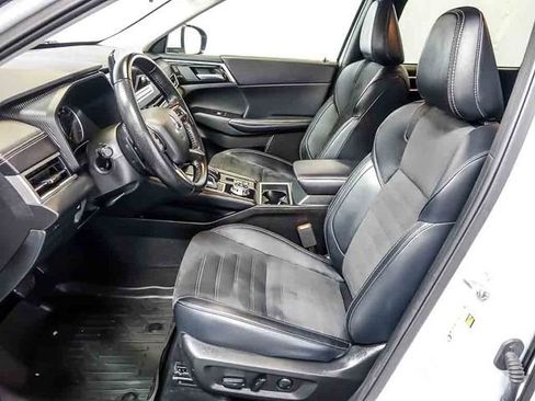 Used 2024 Mitsubishi Outlander SE AWD/4WD image 12