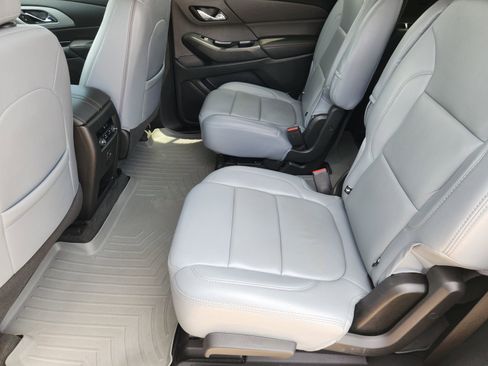 Used 2020 Chevrolet Traverse LT FWD image 34