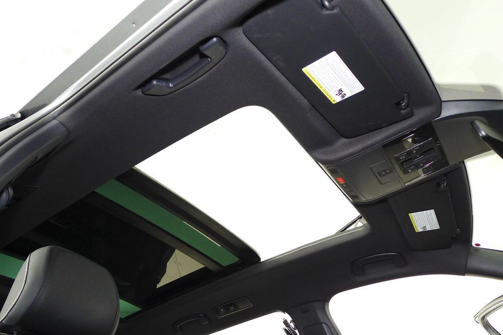 Used 2024 Volkswagen Tiguan SE R-Line FWD image 16