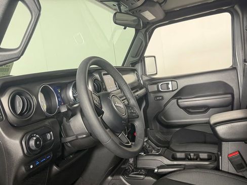 Certified 2023 Jeep Wrangler Unlimited AWD/4WD image 27
