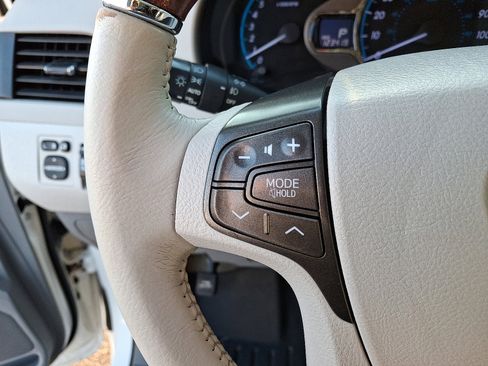 Used 2014 Toyota Sienna Limited image 22