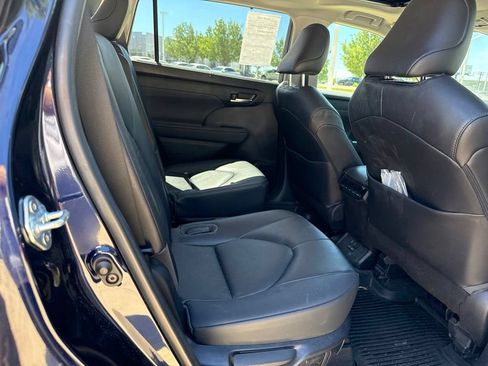 Used 2023 Toyota Highlander XLE AWD/4WD image 15