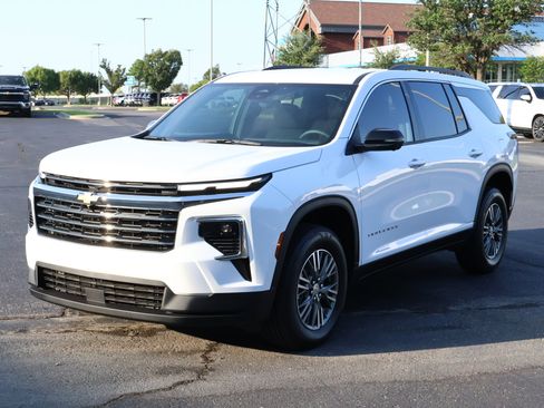 New 2026 Chevrolet Traverse LT w/ Driver Confidence Package AWD/4WD image 28