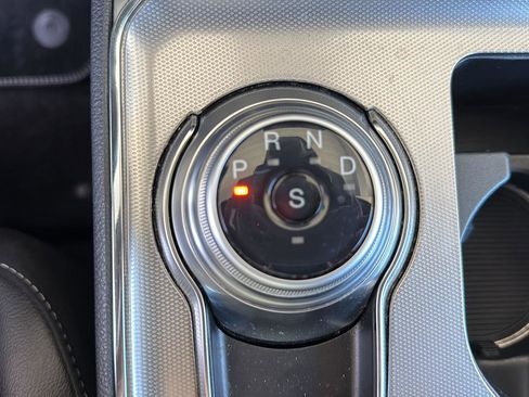 Used 2022 Ford Edge ST image 32