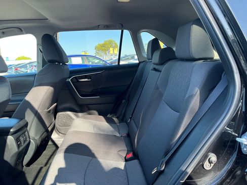 Used 2025 Toyota RAV4 XLE image 27