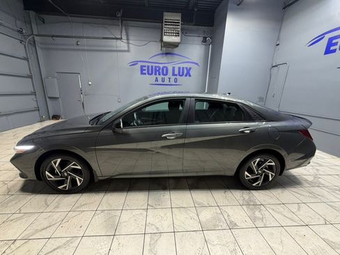 Used 2025 Hyundai Elantra Sport FWD image 10