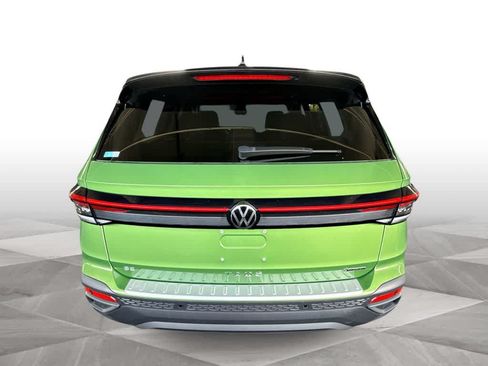 Used 2025 Volkswagen Taos SE AWD/4WD image 7