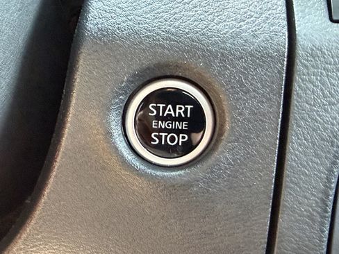 Used 2025 Nissan Frontier PRO-4X AWD/4WD image 29