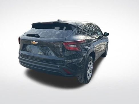 Used 2024 Chevrolet Trax LS w/ Driver Confidence Package image 6
