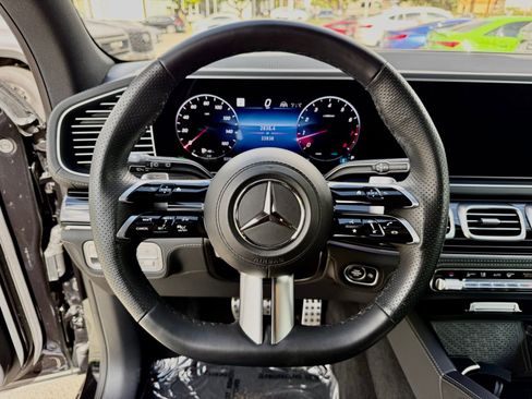 Used 2024 Mercedes-Benz GLS 580 4MATIC image 29