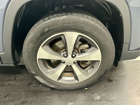 Used 2021 Jeep Cherokee Limited image 8