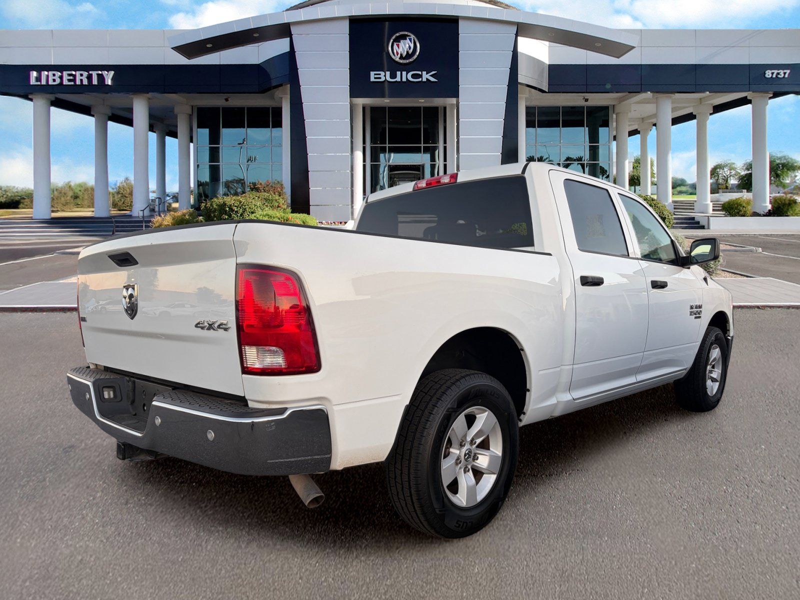 Used 2022 RAM 1500 Classic SLT w/ Electronics Group AWD/4WD image 3