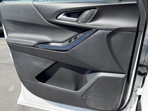 New 2026 Chevrolet Equinox LT AWD/4WD image 9