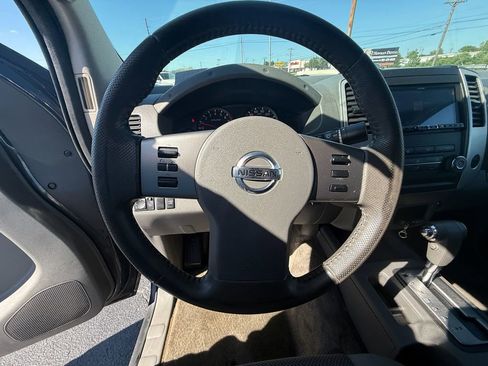 Used 2011 Nissan Frontier SV w/ SV Premium Utility Pkg RWD image 16