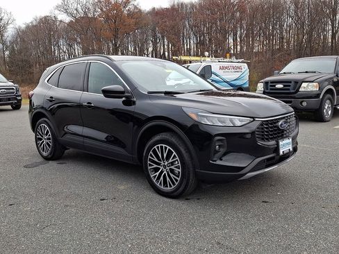 Used 2025 Ford Escape SE image 1