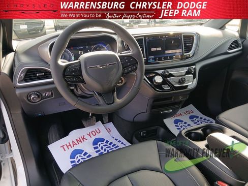 New 2026 Chrysler Pacifica Select image 16