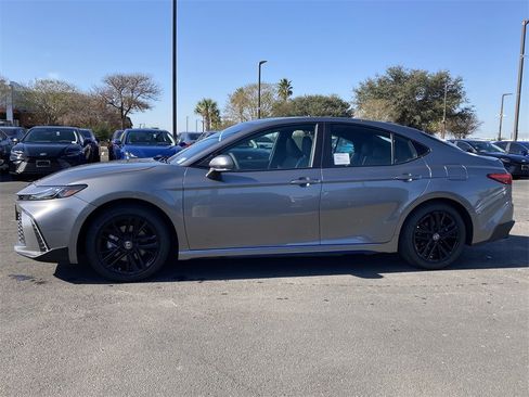 New 2026 Toyota Camry SE image 4