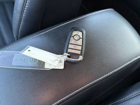 Used 2017 Ford Fusion SE w/ Fusion SE Technology Package image 52