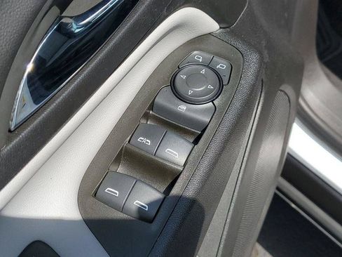 Used 2024 Chevrolet Equinox LT FWD image 22