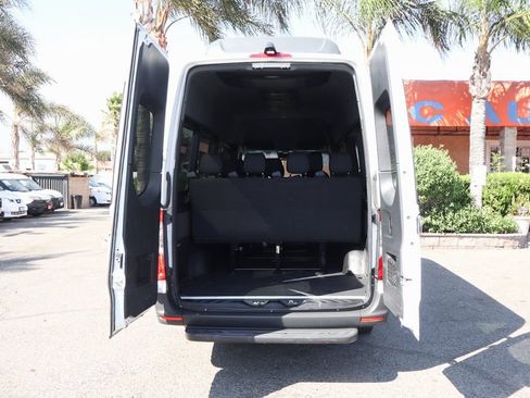 Used 2019 Mercedes-Benz Sprinter 2500 image 8