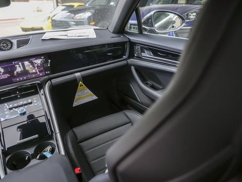 New 2026 Porsche Panamera RWD image 33
