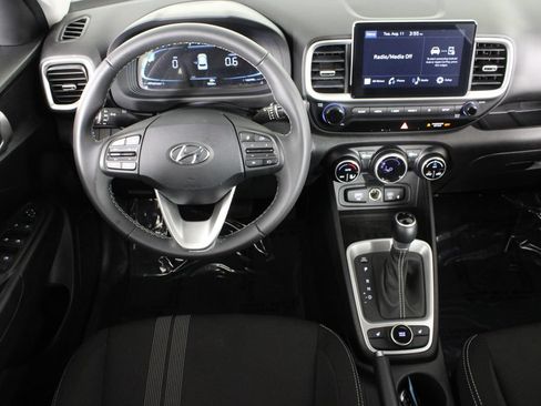 Used 2026 Hyundai Venue SEL FWD image 8