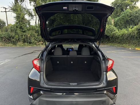 Used 2018 Toyota C-HR XLE FWD image 32
