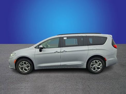 Used 2023 Chrysler Pacifica Limited w/ Uconnect Theater Family Group AWD/4WD image 7