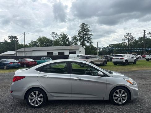 Used 2014 Hyundai Accent GLS w/ Option Group 2 FWD image 4