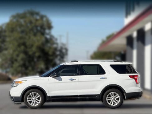Used 2015 Ford Explorer XLT image 8