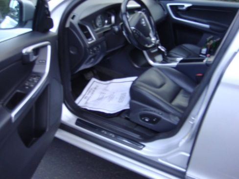 Used 2015 Volvo XC60 T6 AWD/4WD image 11