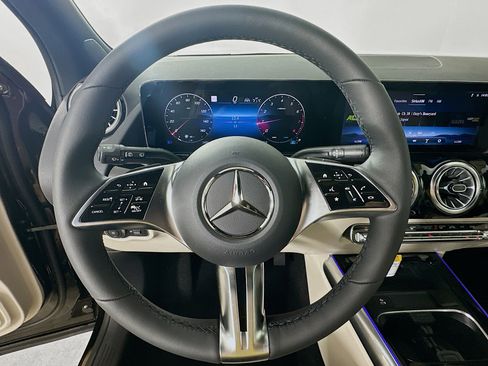 Certified 2026 Mercedes-Benz GLA 250 4MATIC image 11